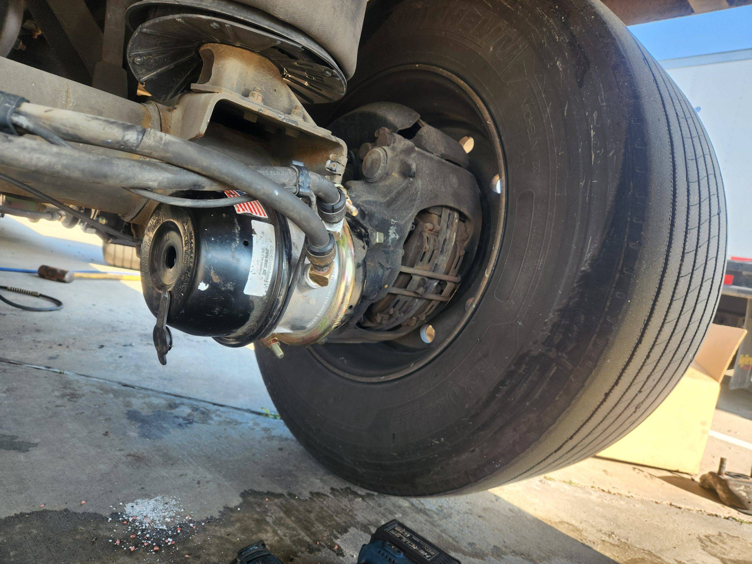 Recovery Services 24 Hour Mobile Truck, Trailer And Tire Repair (16)