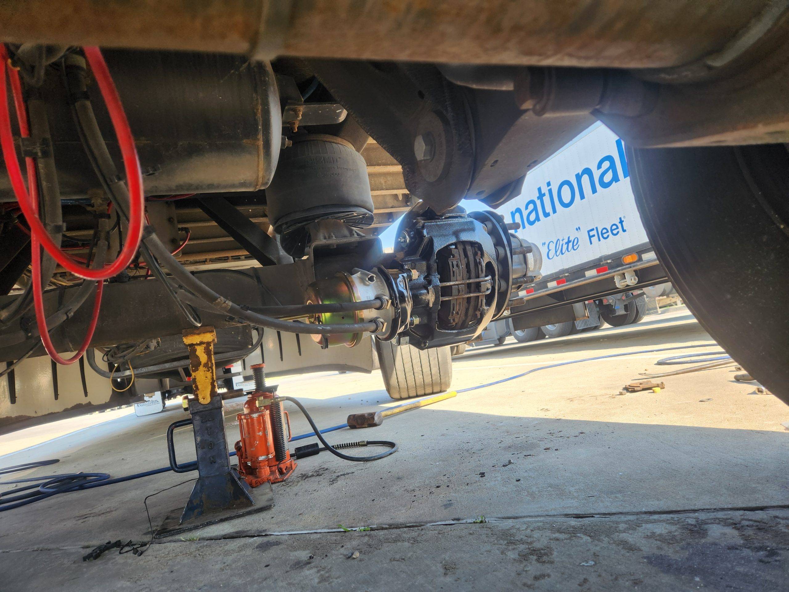 Recovery Services 24 Hour Mobile Truck, Trailer And Tire Repair (17)