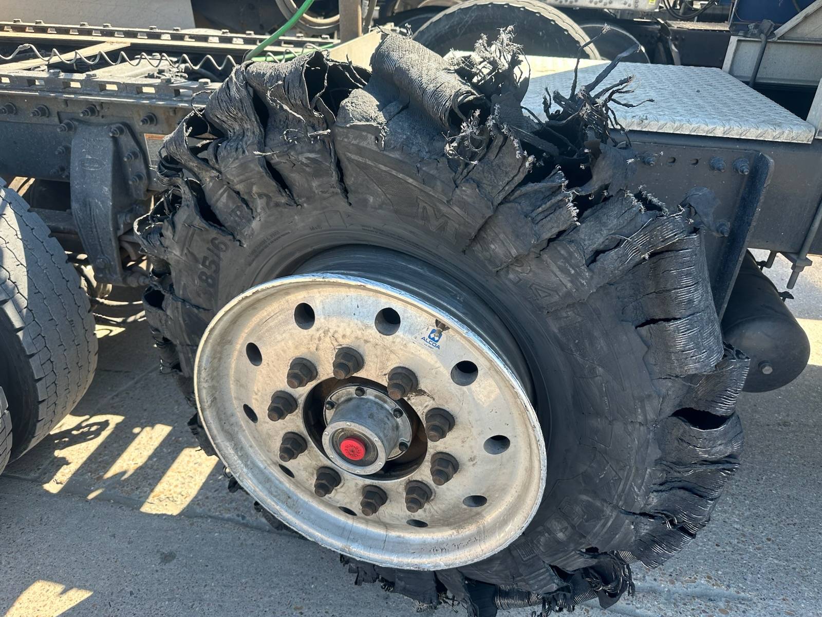 Recovery Services 24 Hour Mobile Truck, Trailer And Tire Repair (32)