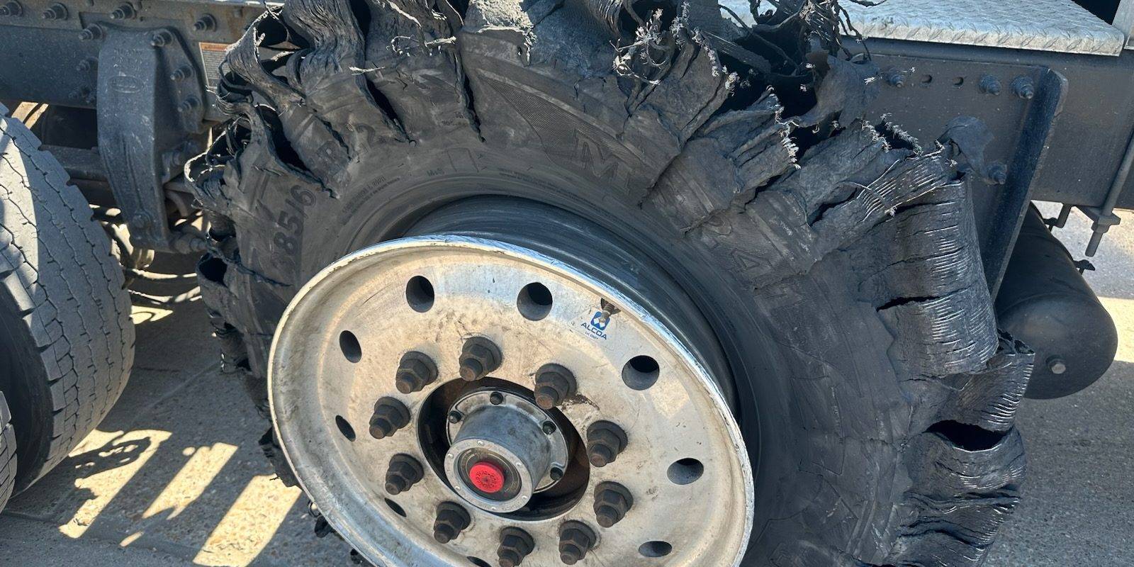 Recovery Services 24 Hour Mobile Truck, Trailer And Tire Repair (32)